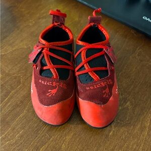 LA Sportiva Kids Rock Climbing Shoe, Red, Size 1-1.5 kids